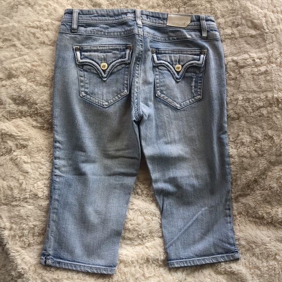 Vigoss Distressed Denim Capri - Picture 3 of 13